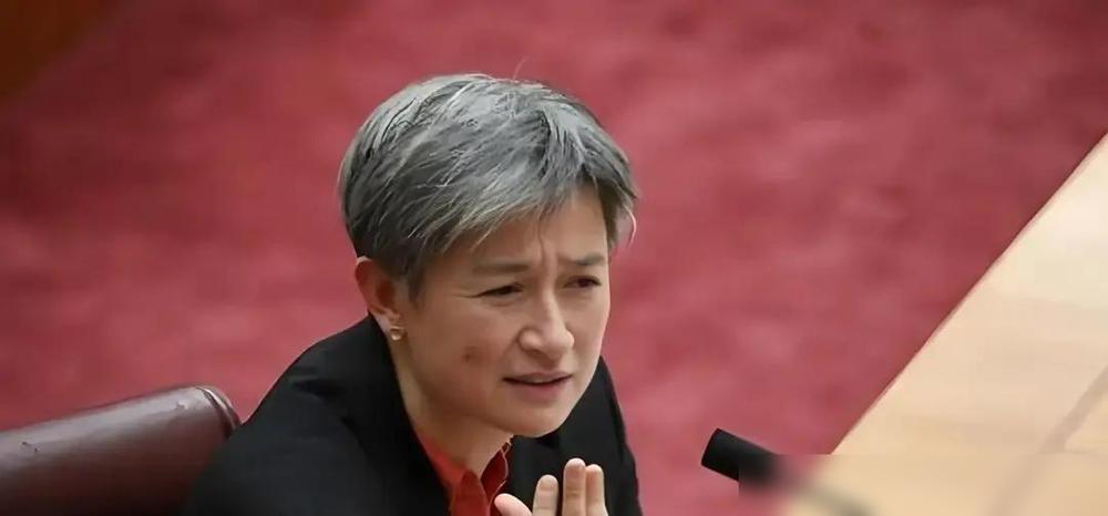 更扎眼的不是几国在菲律宾周边搞演训，而是演完没多久，中国还点头让澳大利亚和企业谈