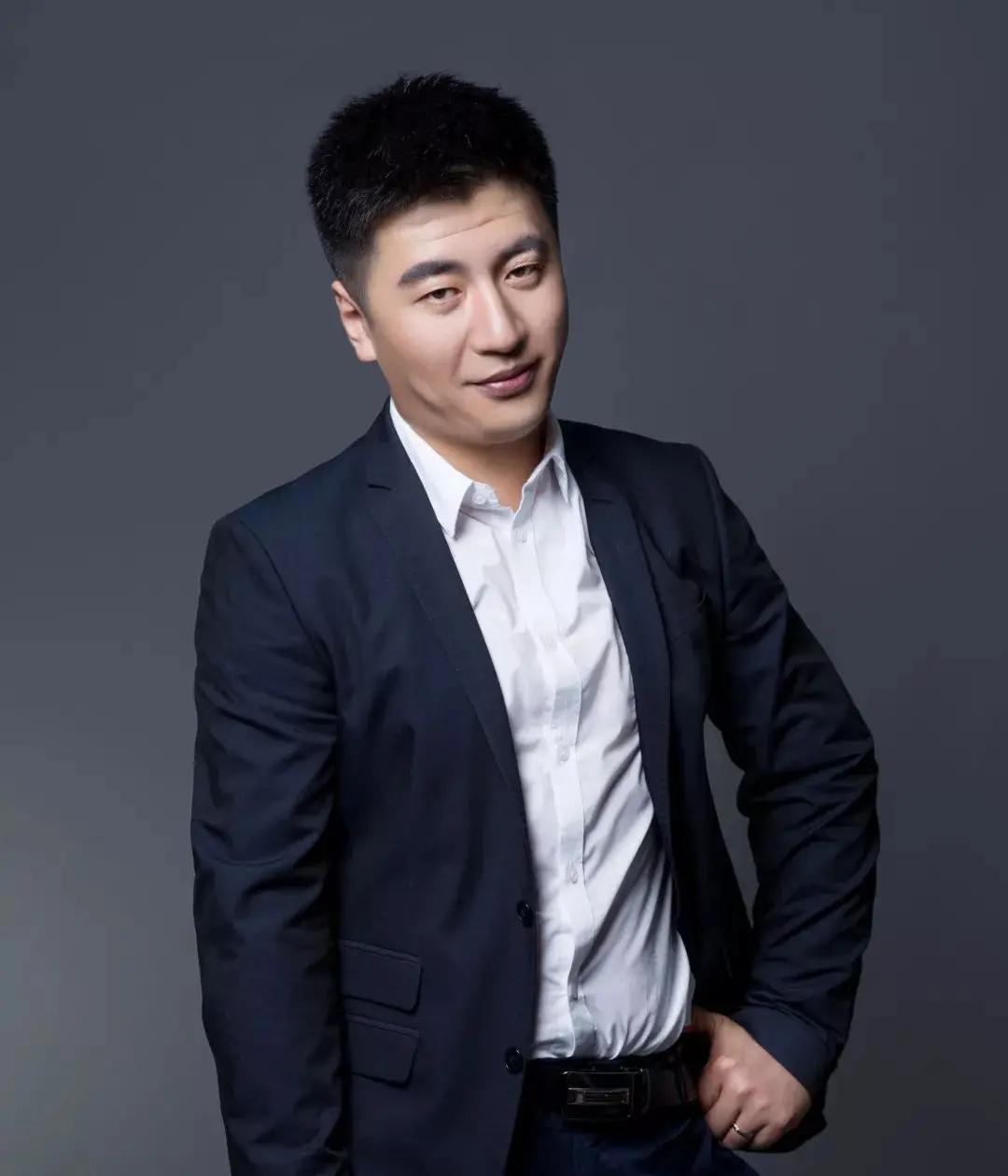 2023年，记者问张雪峰:“你的身家早已过亿了，你为什么还要这么拼命工作？”张雪