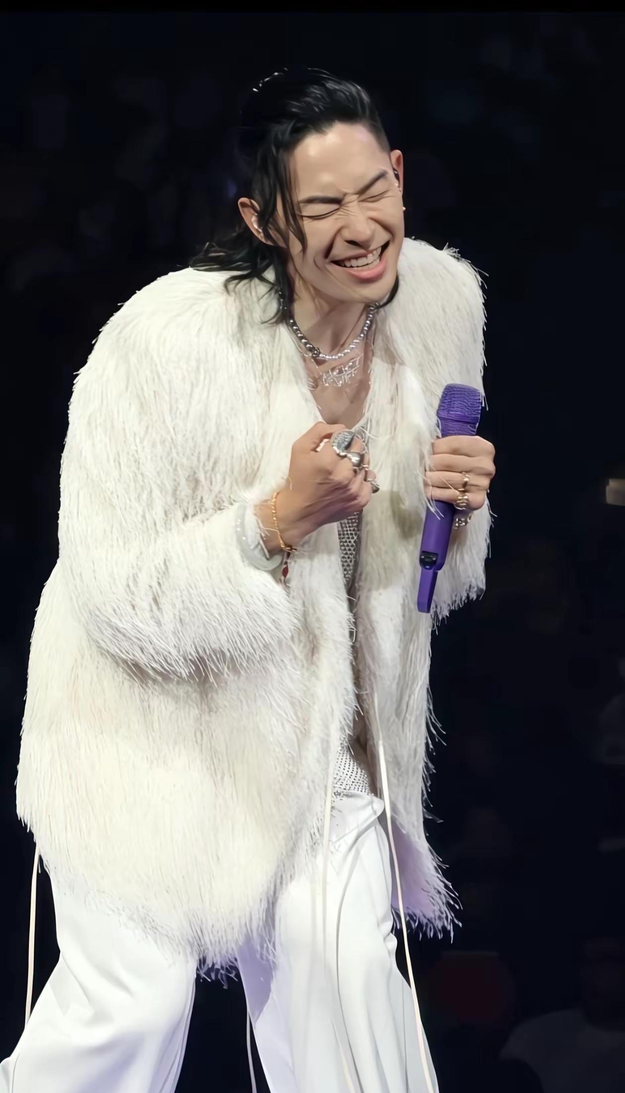 喜欢白色衣服，吴建豪的这套衣服➕项链太太太喜欢了