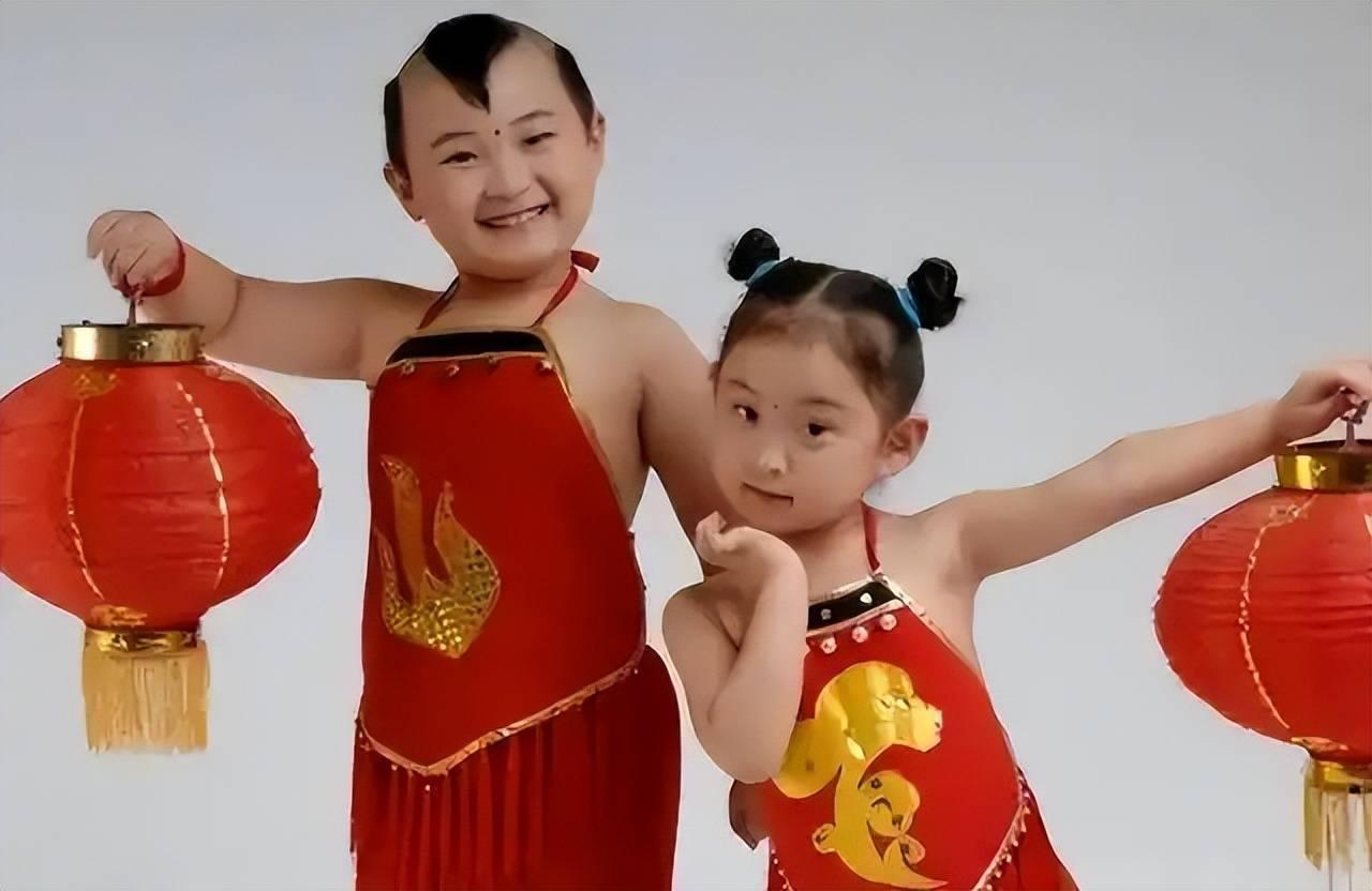 恭喜！央视春晚童星邓鸣璐获“中国戏曲学院”录取爷爷晒录取通知书，并透露诸多细节