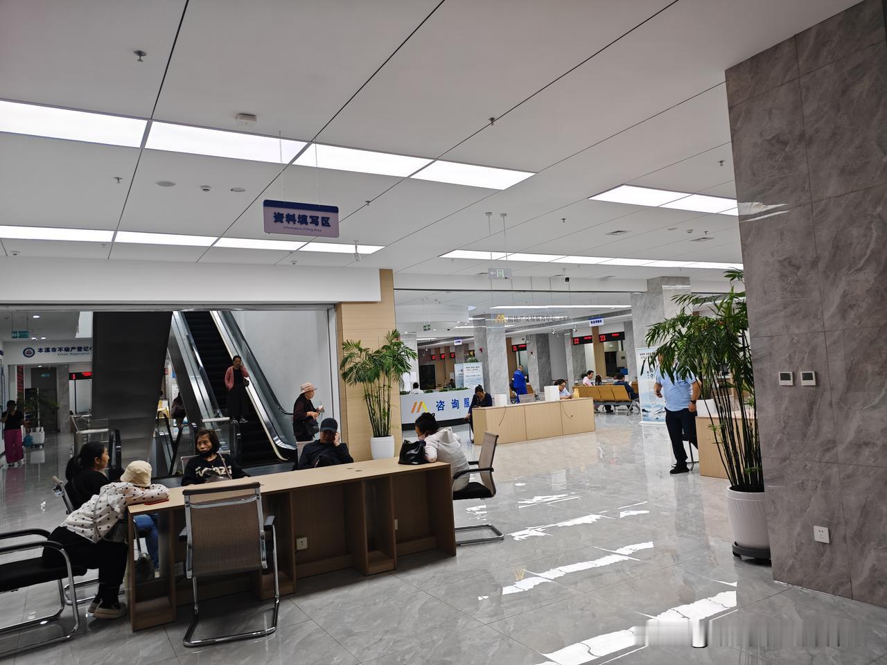 今天下午我和媳妇到市住房公积金办公室，把剩余的36927.73元房贷，一次性全部