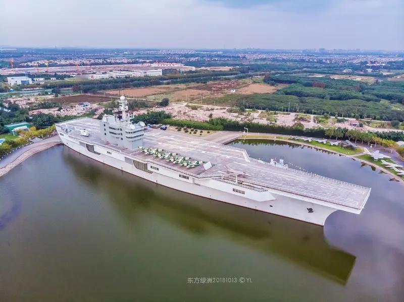 11万吨！美媒宣称：全球最大航母于中国渐具雏形，搭载六代机便能称霸太平洋？还将实