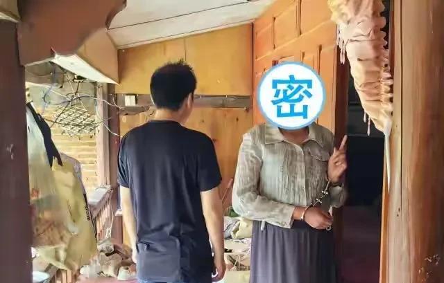 “现实版的农夫与蛇！”云南腾冲，闺蜜无处可去，向女子求助。女子出于好心，让闺蜜住
