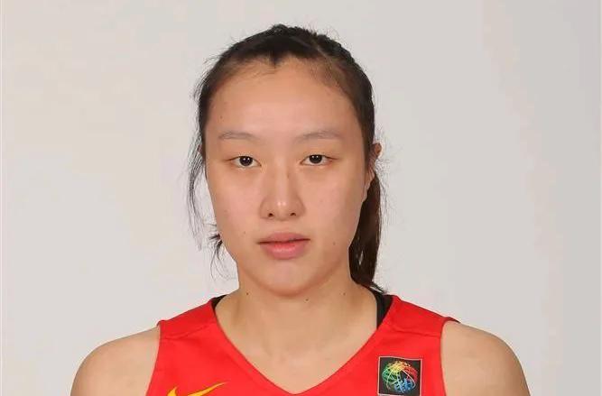 女篮亚洲杯本次解说嘉宾邵婷解说明显带有个人认知倾向。她解说的对象一直都是杨力维