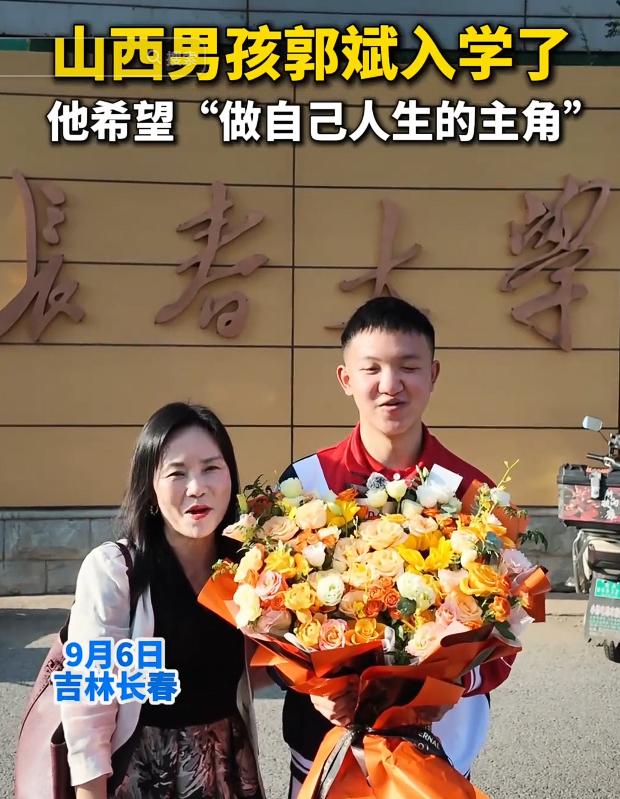 太争气了！ 6岁那年被挖掉双眼，如今他拿着全国第一的成绩走进了大学。 9