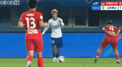 裁判：怎么搞啊，还想碰瓷我？！[捂脸哭]