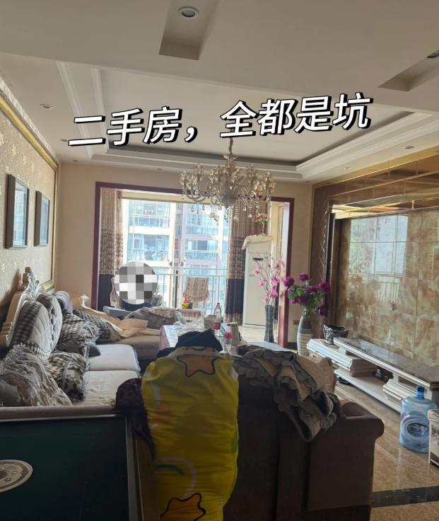 粉丝李姐，看房三年终于碰上心动的，结果刚交定金，房子就被查封了！现在定金拿不回，