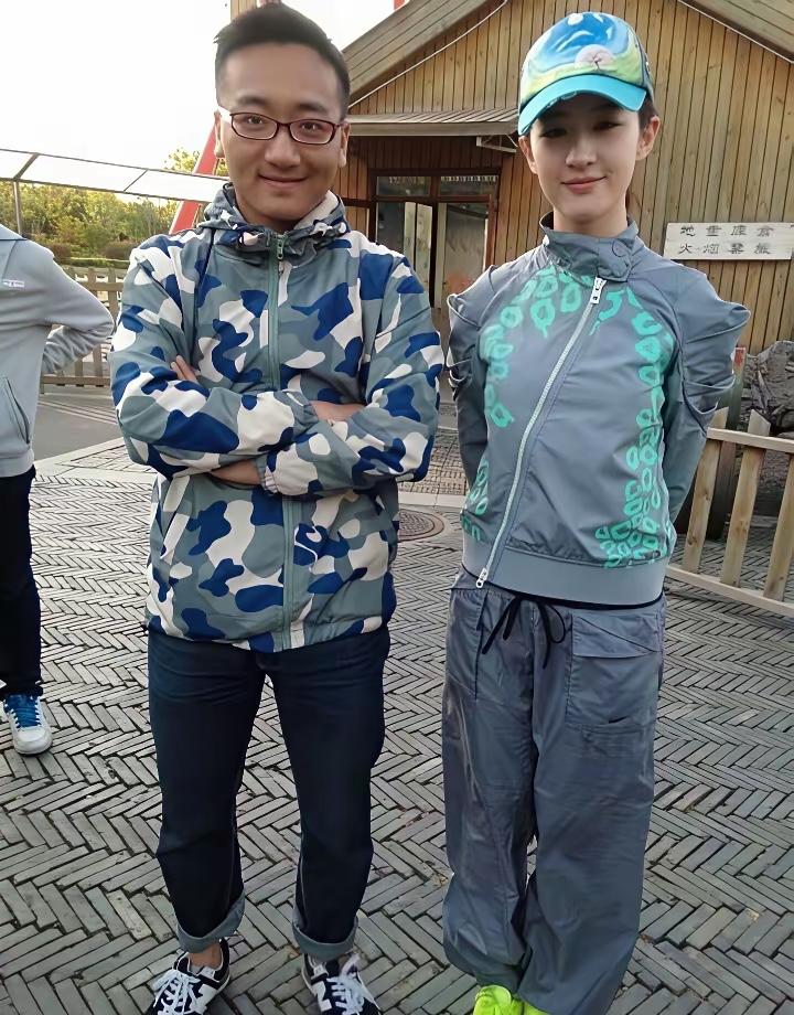 刘亦菲旁边男的是谁？是不是也是位明星