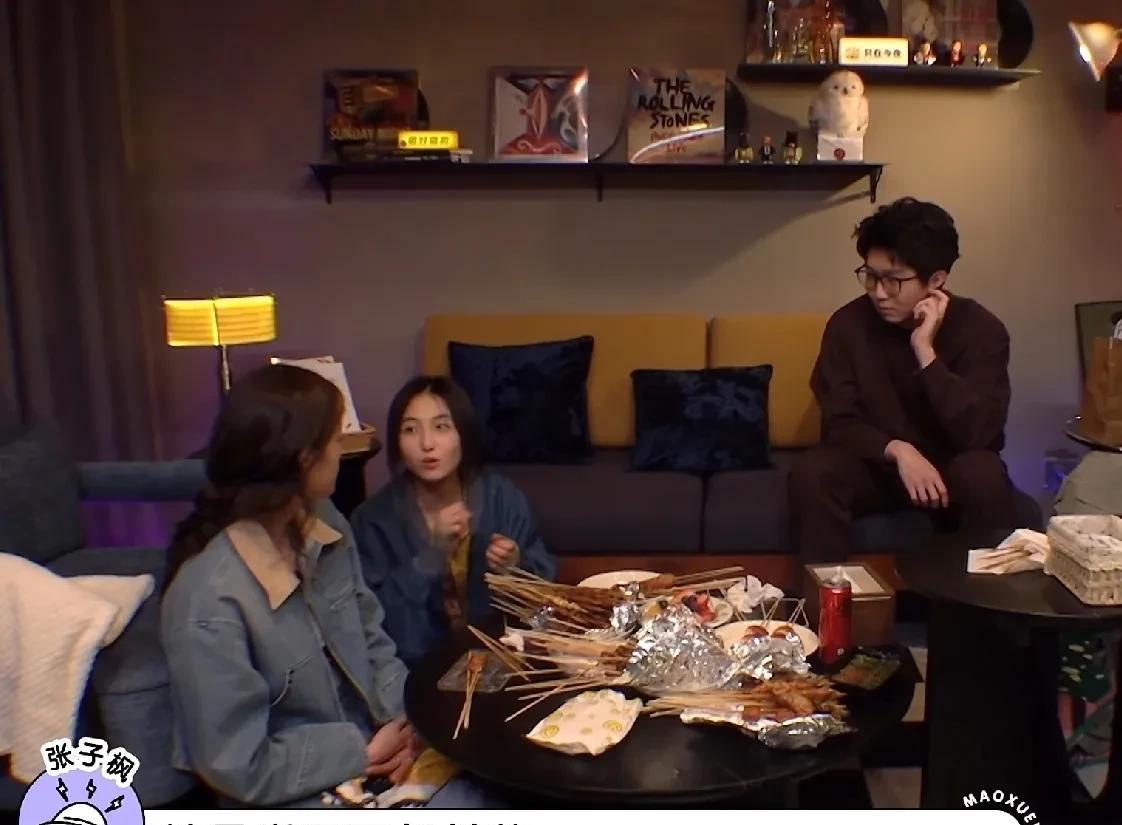 张子枫：“我在学校认识了一个画画专业的女生，我觉得她很酷，很想和她做朋友，但完全