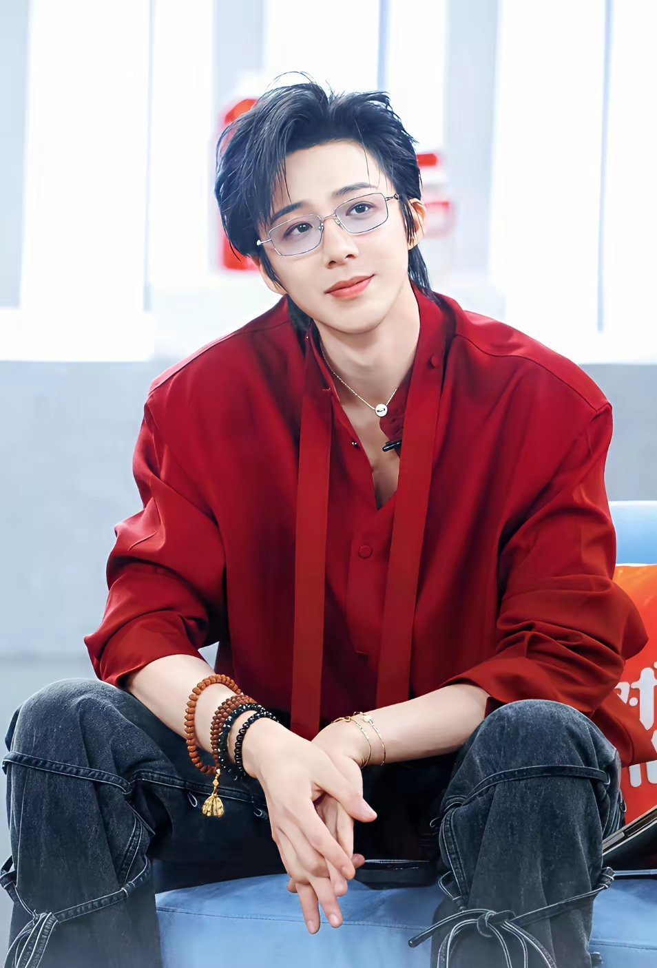 终于知道为什么刘宇宁不拍戏了，原因很简单，不是没戏拍，也不是片酬低，而是因为他已