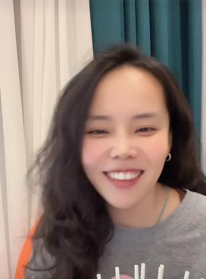 熊磊说，解决了一件事情，当然很高兴了！熊磊下午直播时说：每个人都要为自己负责
