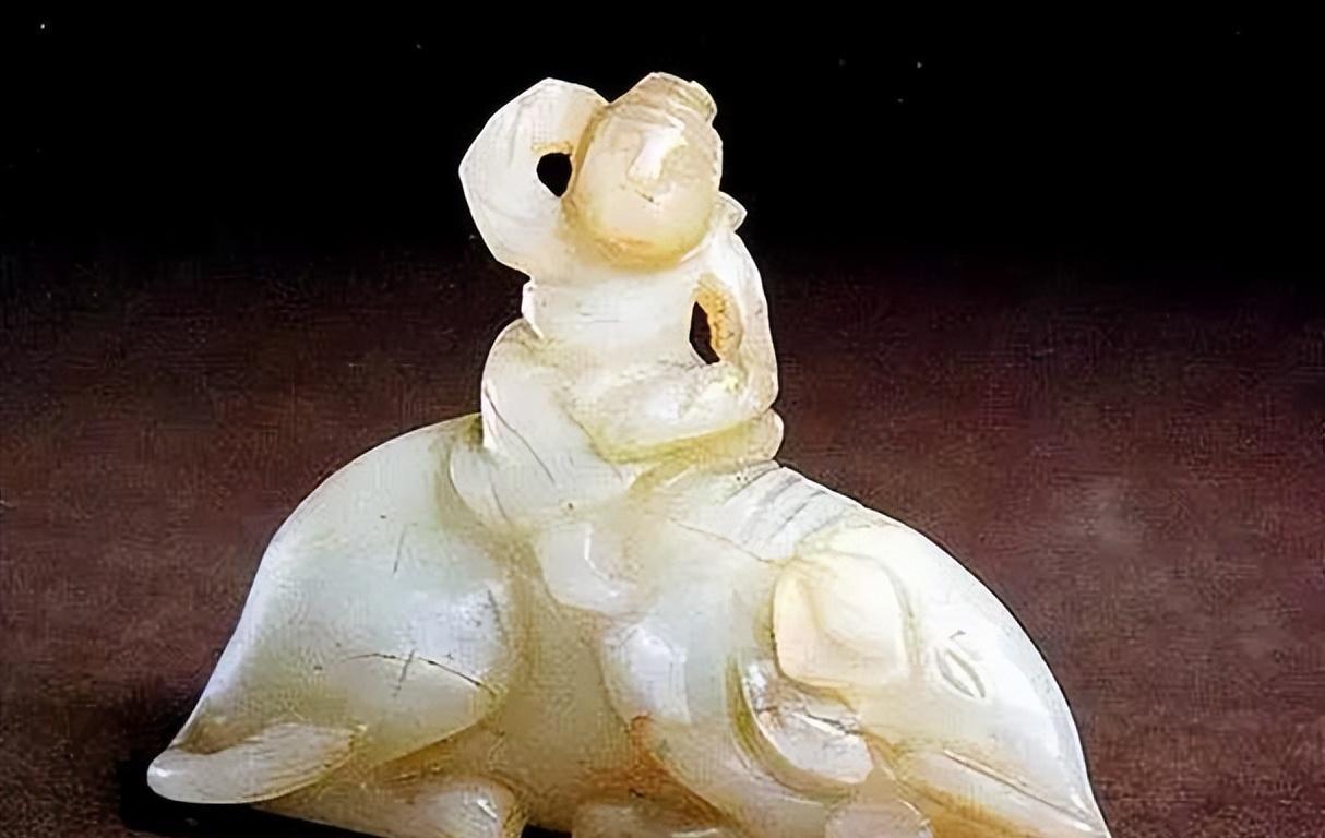 在20世纪60年代左右的时候有一支工队正在开采山上的石头，无意间工作人员在施工的