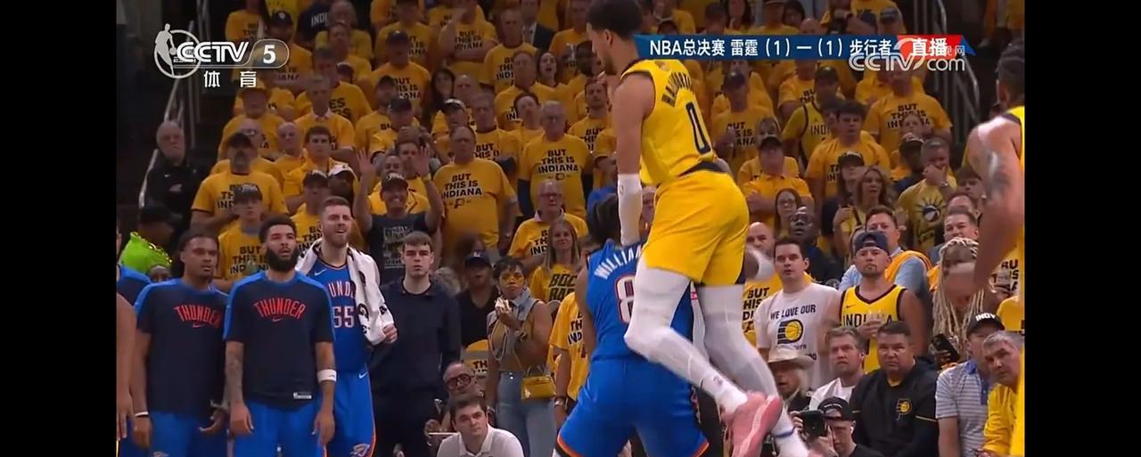 NBA快讯，60比64，步行者领先4分结束上半场，步行者麦康奈尔攻防一体，卡莱尔
