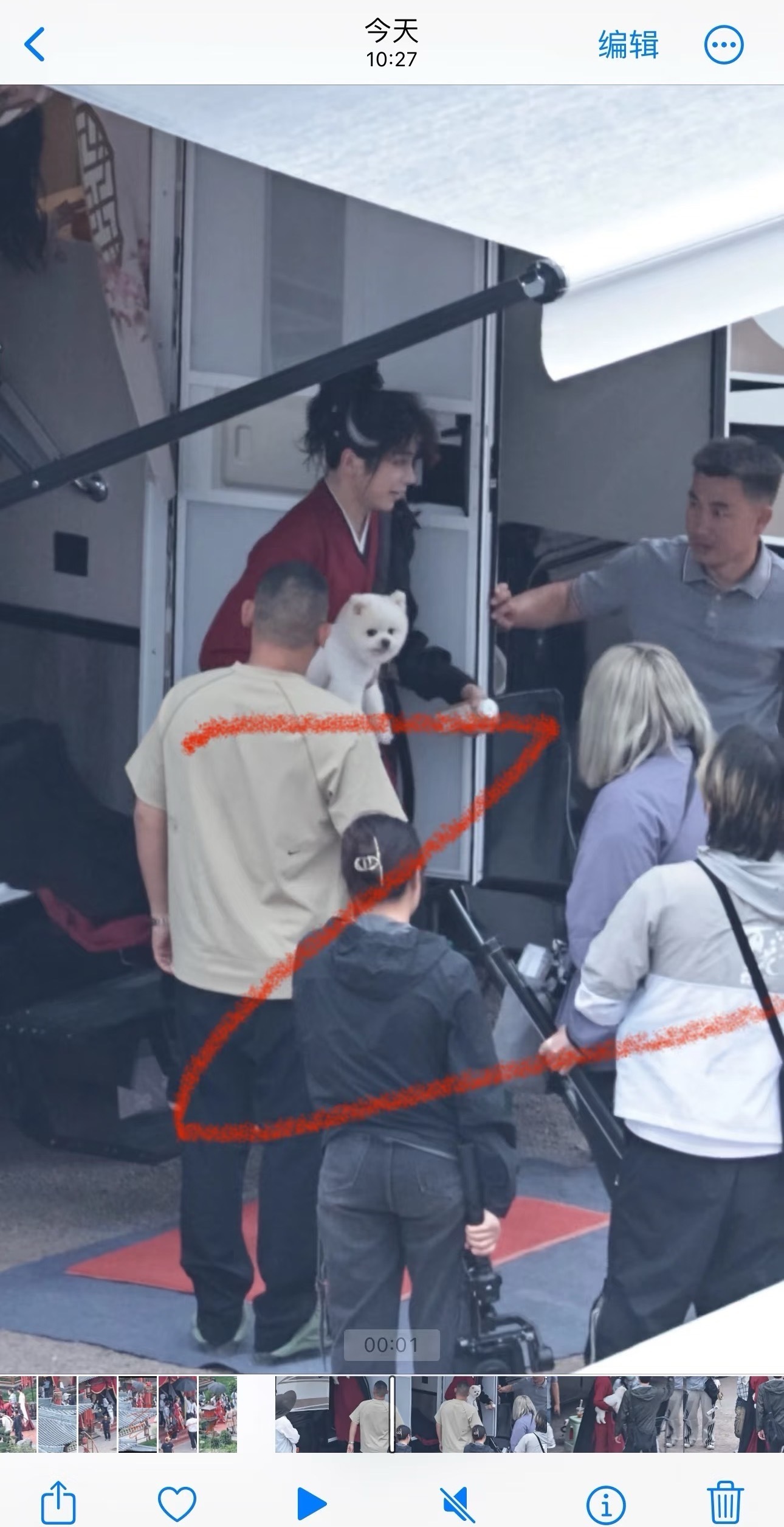 来人，彭昱畅今天偷狗了[doge]偷的还是孟子义的巧克力哈哈哈哈哈哈哈哈哈或或或或或