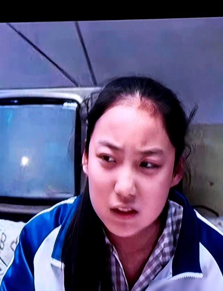 39岁演16岁，观众直接换台。最近《依依向北风》刚上线，我点开看了两集就关了——