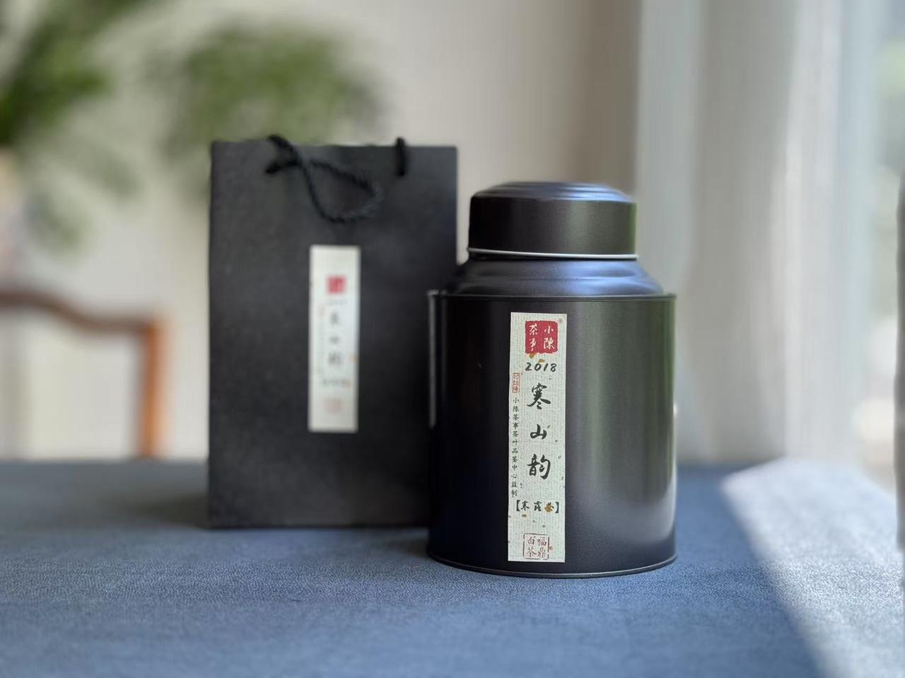 小罐白茶和整箱白茶，谁存起来更好喝？想长期存、越存越香，整箱存完胜小罐存。很