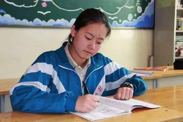 孩子告诉你, 考试又考砸了, 你会不会又想收拾他?