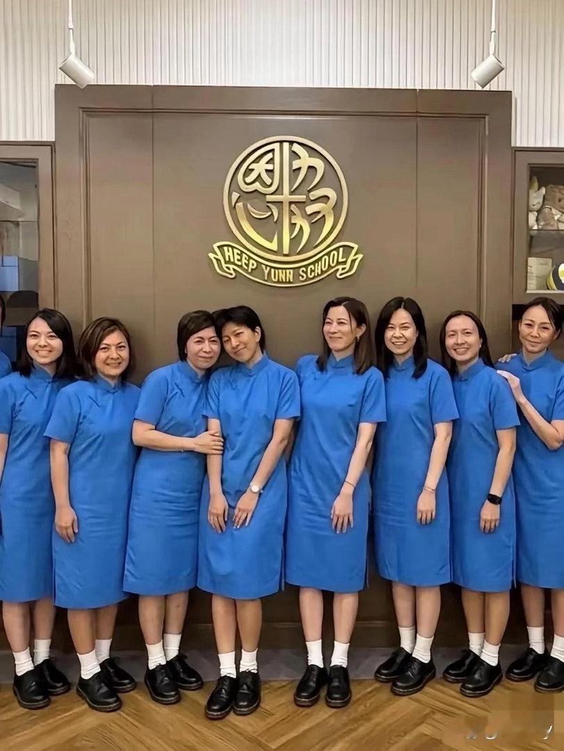 佘诗曼参加小学同学聚会，差距直接看呆了众人