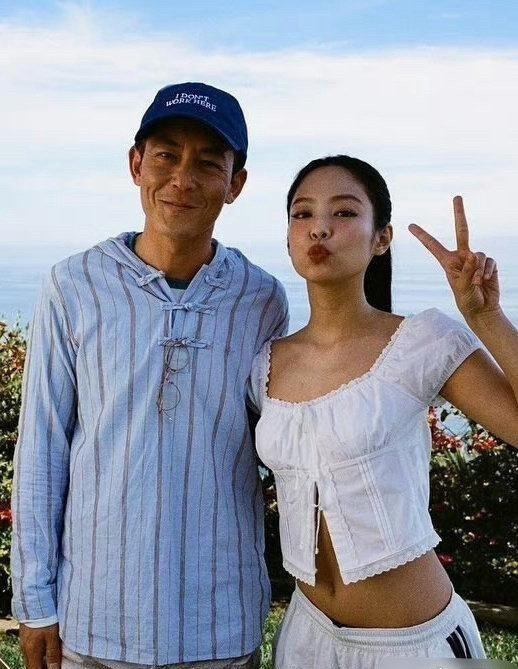 Jennie与陈冠希同框，​​​冠希哥满脸微笑​​​