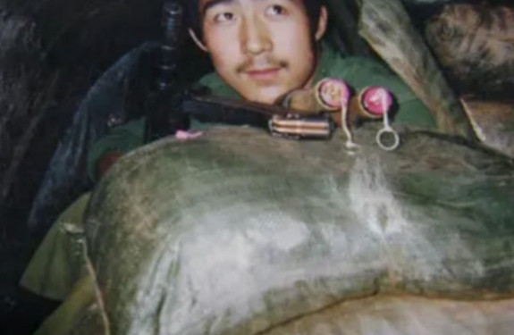 1986年，一个战士要上211高地，临行前，军长亲自给他敬茅台酒，师长则把自己的