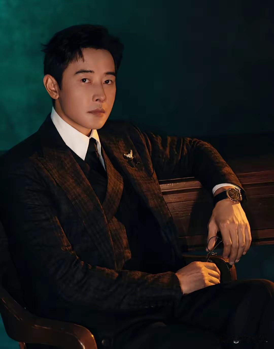 发现没？罗晋处理婚变风波的样子，才是个狠人。最近网上传他和唐嫣婚变，说他