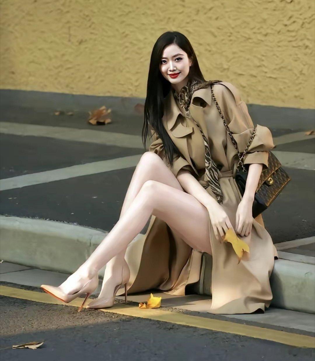 风衣是女人的第二张脸。[玫瑰]（图片来源）​​​