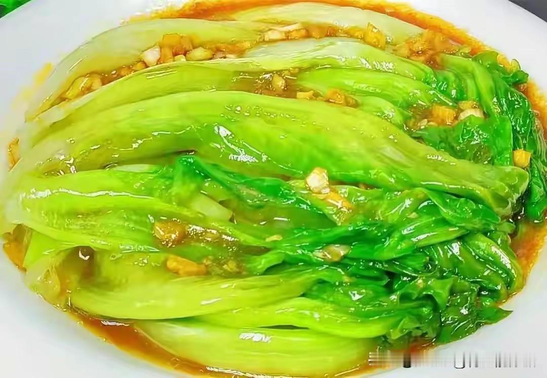 5块钱搞定！这道蒜蓉蚝油生菜，比肉还香，连吃3天都不腻！大家好，今天要给大家