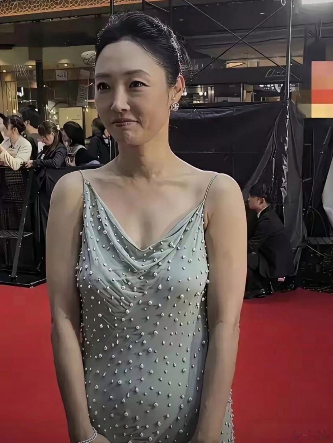 从来都不觉得白百何漂亮，只记得演技好像是好的吧？