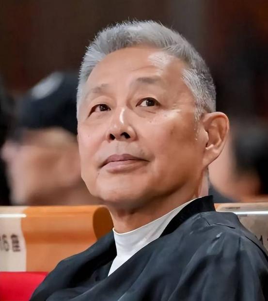 陈道明告诫女儿的一句话，堪称人间清醒：“宁可嫁一个没文化的，也别碰那种有文化的伪