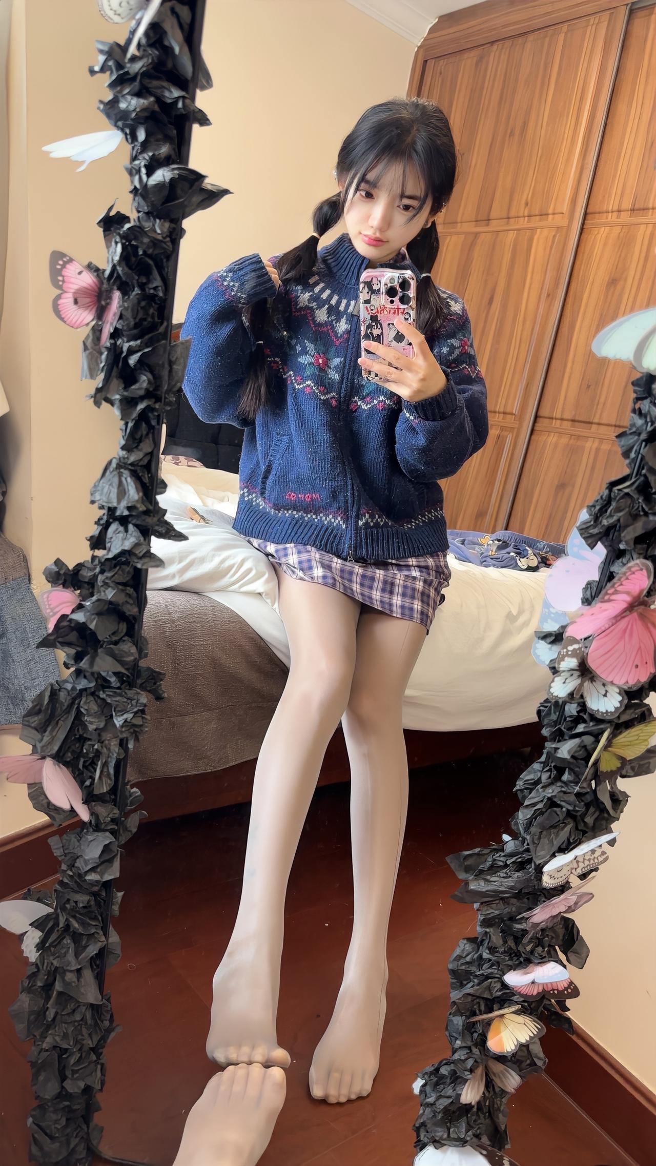 少女心满满，镜中自拍，毛衣丝袜+短裙，甜美可爱！💖📸分享生活随手拍分享手拍
