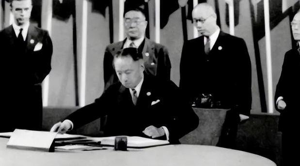 1972年，高层托人邀请在美国定居的顾维钧回国看看，而这个80多岁的老人只回了一