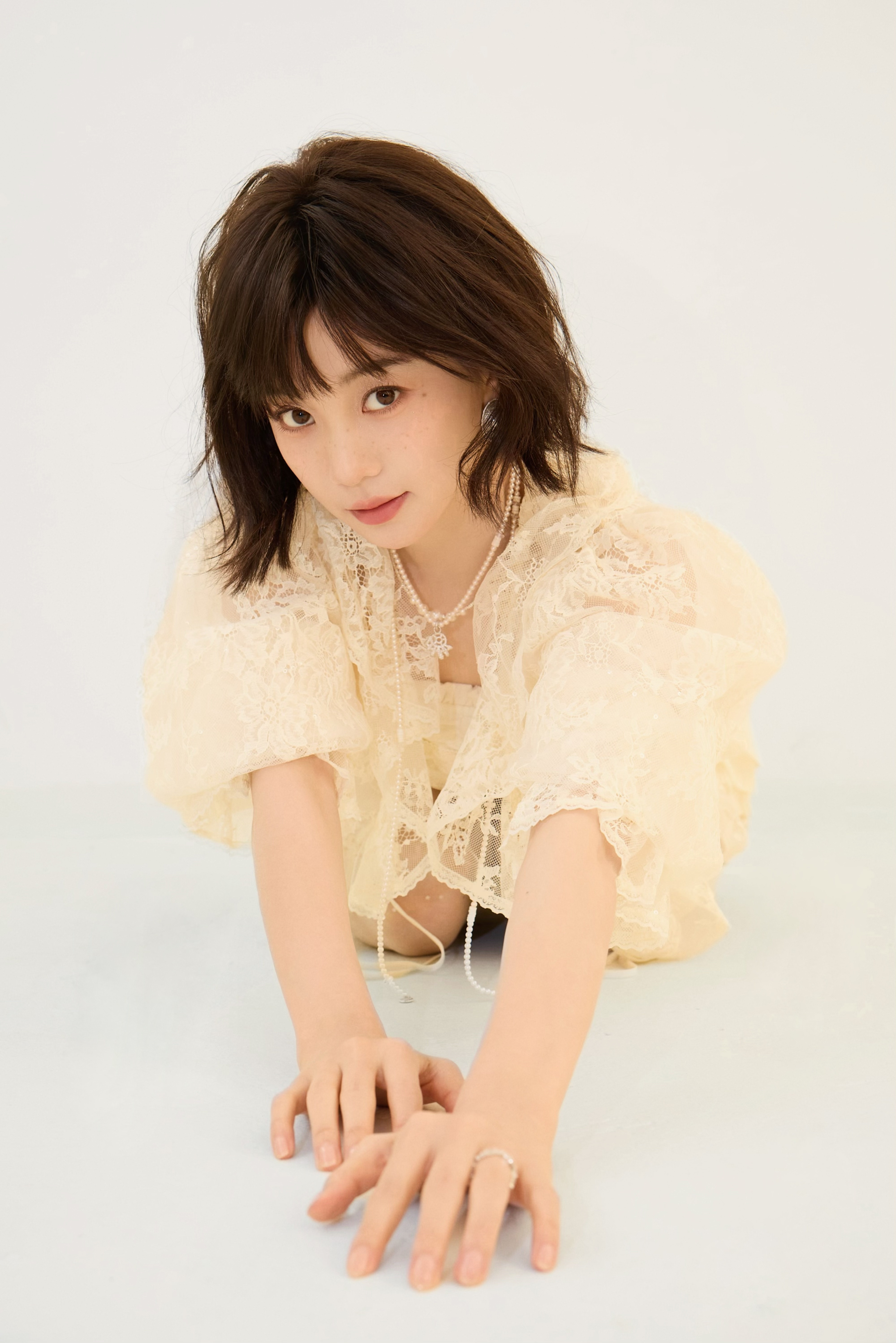 胡意旋短发雀斑造型 胡意旋短发雀斑造型简直不要太亮眼！略带野生的雀斑点缀堪称点睛