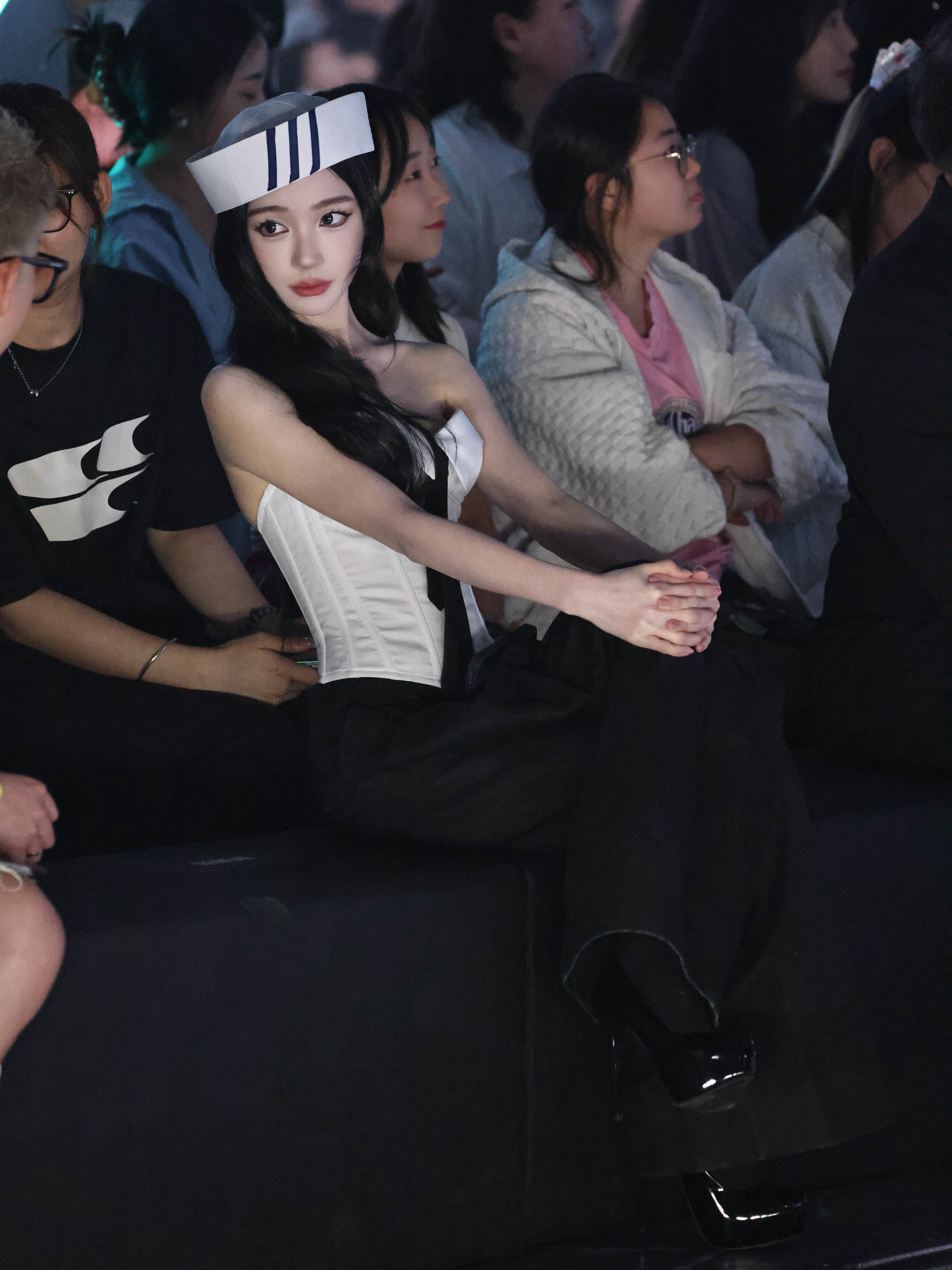 易梦玲水手服[哭哭]一次次目睹此女的进阶之路好权威的脸蛋好顶级的身材芭比神！