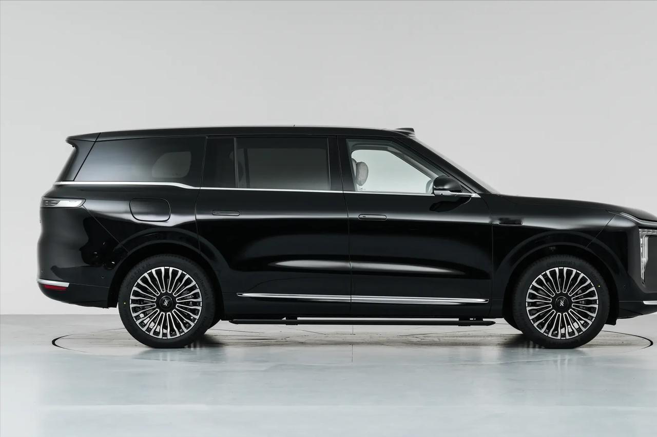 上汽这LS9一出来，大六座SUV的价格算是彻底被砸穿了。以前没个三十七八万想都别