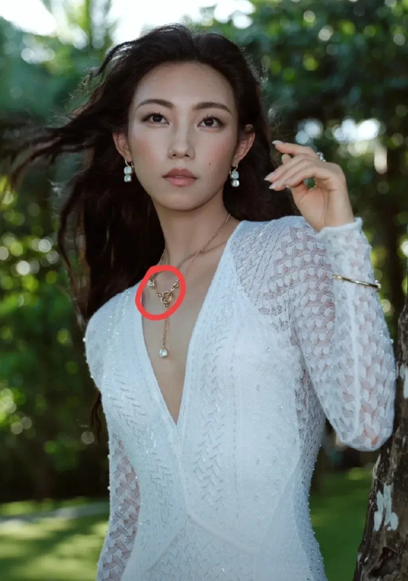 那尔那茜，给内娱所有女演员上了一课！你可以没有演技，也可以没有代表作品，但作