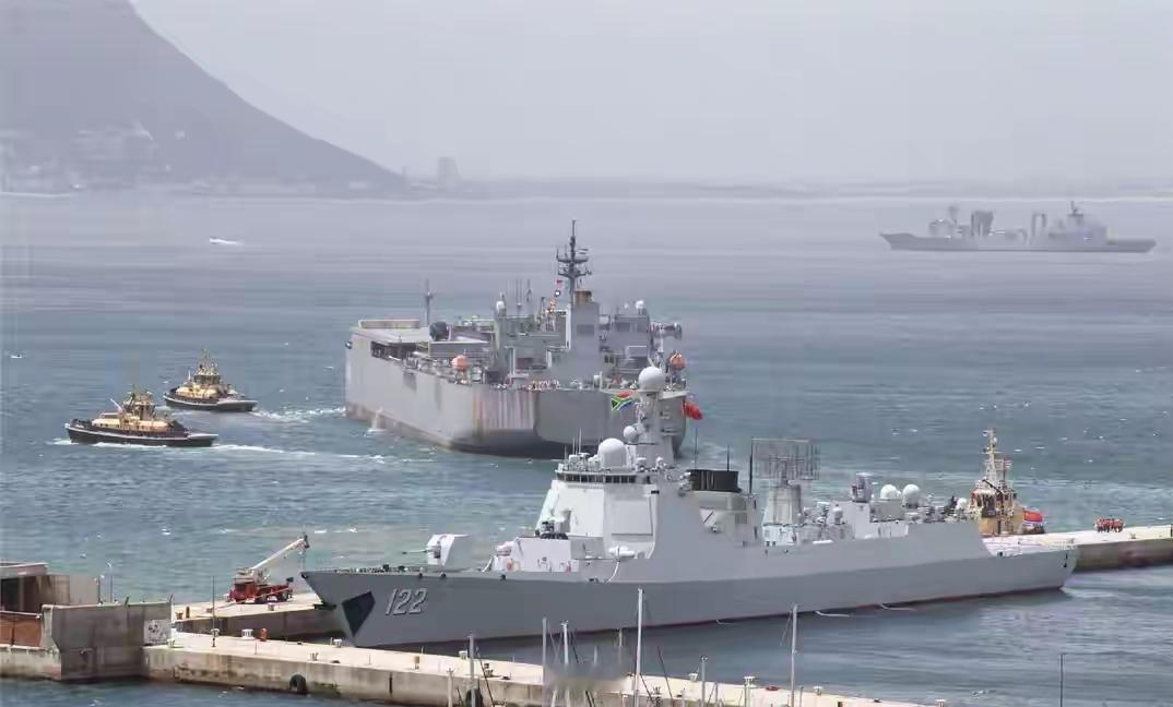 美国威胁不宣而战：中俄联合军演，20万吨舰队，绝不允许伊朗生乱当地时间2026