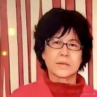 翁帆母亲:“不想添麻烦”里的深沉母爱翁帆母亲一句“不想给女儿添麻烦”,道尽母亲的