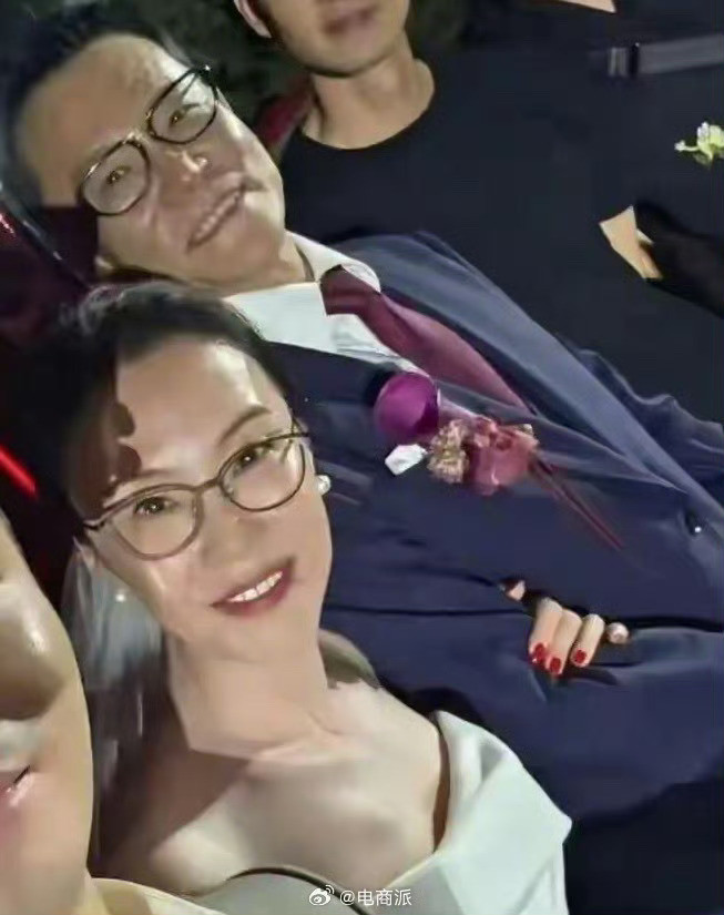 李国庆又结婚了，这次是和李国庆当年的白月光结婚，俞渝会偷看现场婚礼画面么？新婚妻子不简单，当年以北京