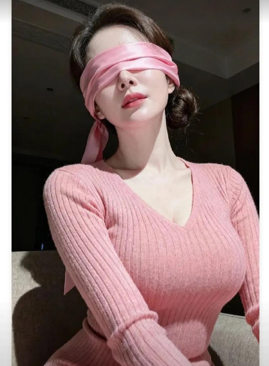 各位才子，出来对对子了。出对:一乡二里共三夫子，不是四书五经六义，竟然说七