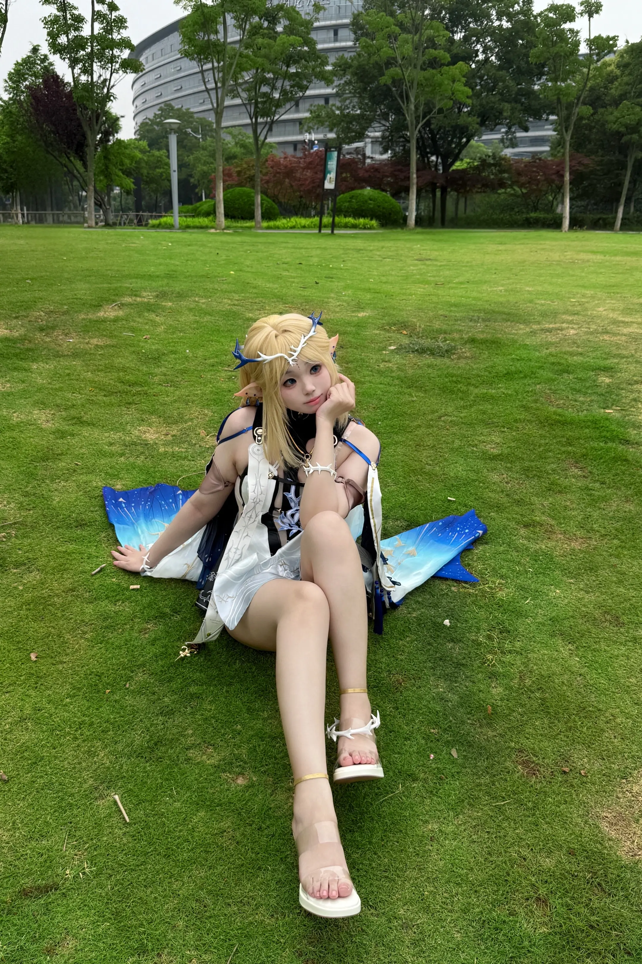 拂风水畔的小村庄里🌾