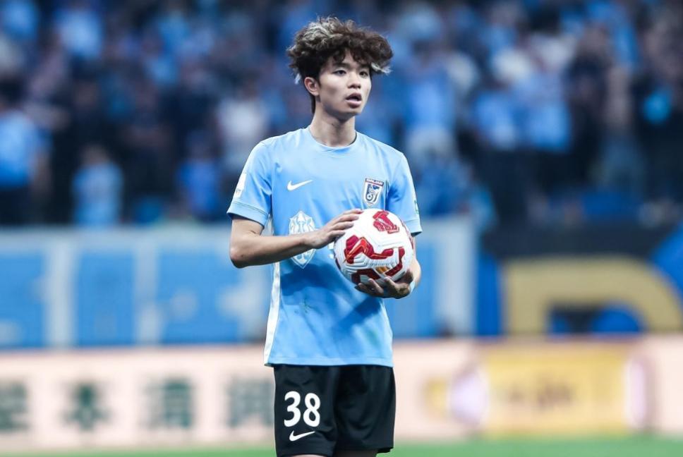 大连英博连胜，云南玉昆连败，两队的状态有着天差地别，很多大连球迷会自然地认为主场