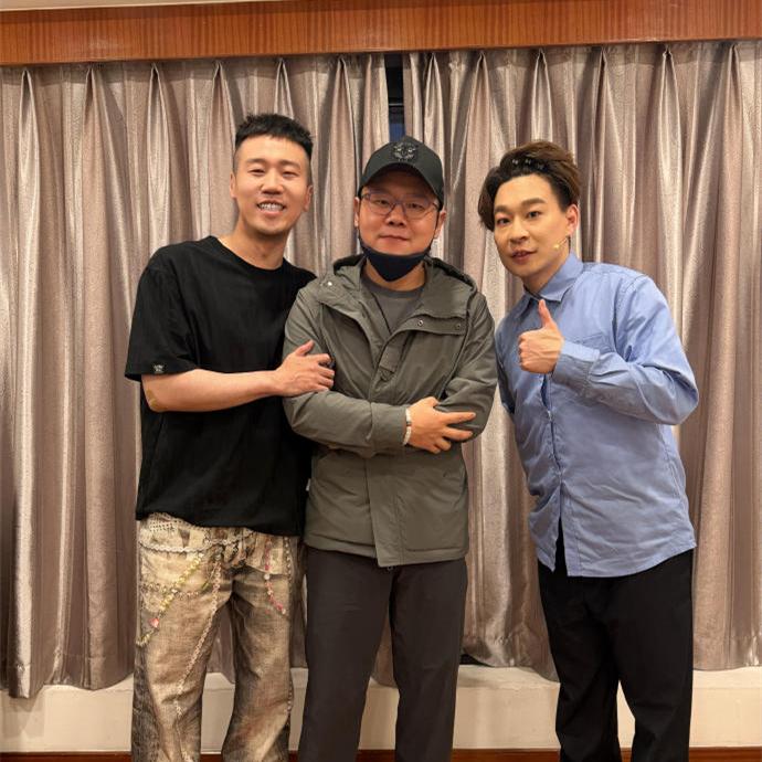 杨九郎演话剧，岳云鹏、阎鹤祥等到场支持，既有热度又有面！杨九郎在北京参演话剧《戏