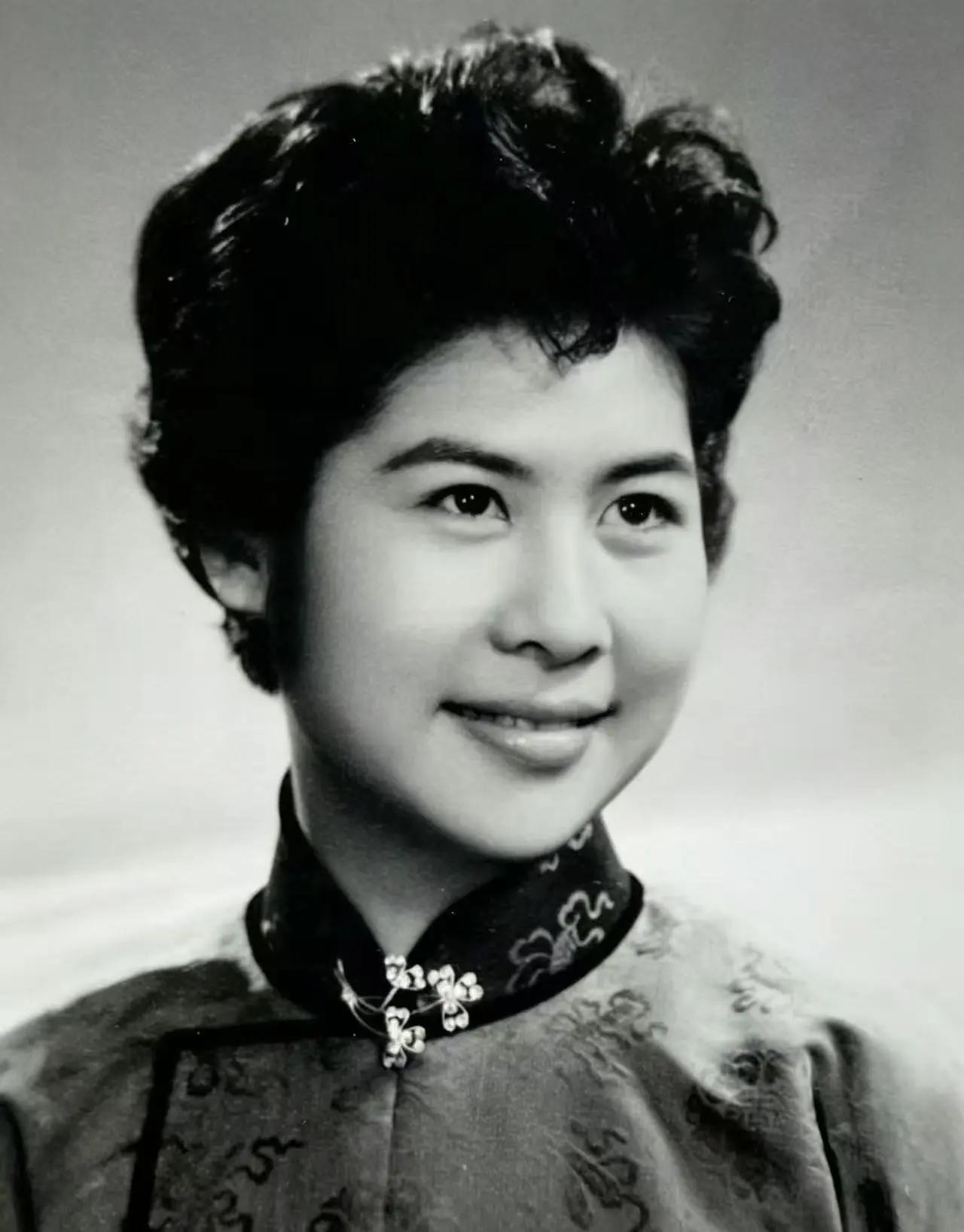 86岁的京剧老旦孙花满离世了，特意了解了一下她的家人，原以为她父亲培养了5个