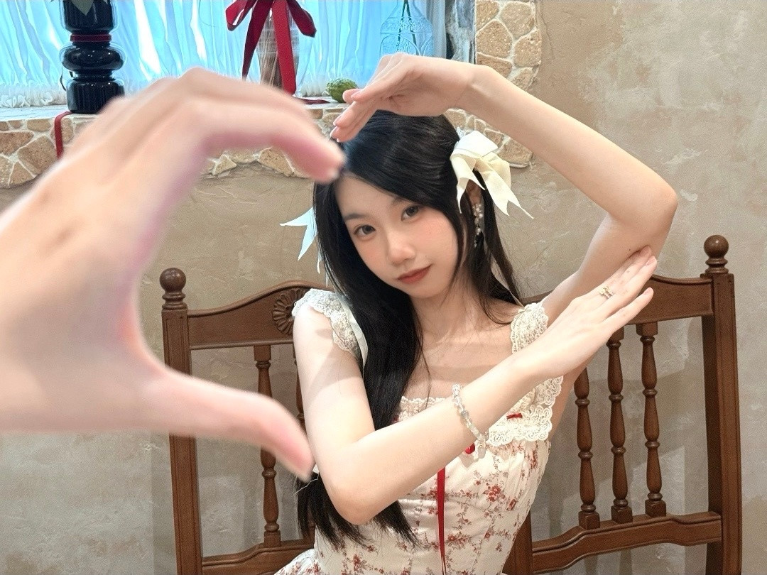快点夸我可爱夸我漂亮嘛
