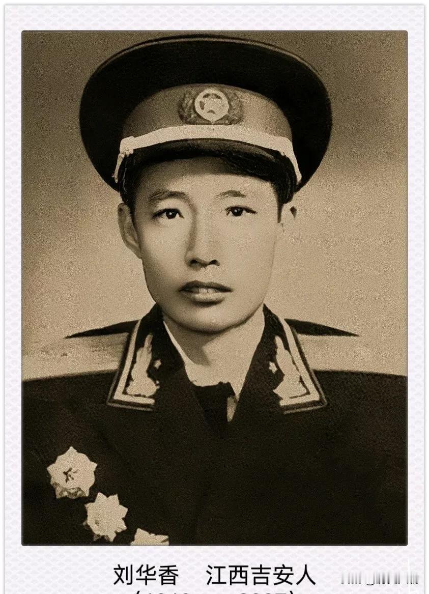 江西吉安一个村里出了三个将军。渼陂村的老樟树该又落了层新叶了。刘朝春站在村口那棵