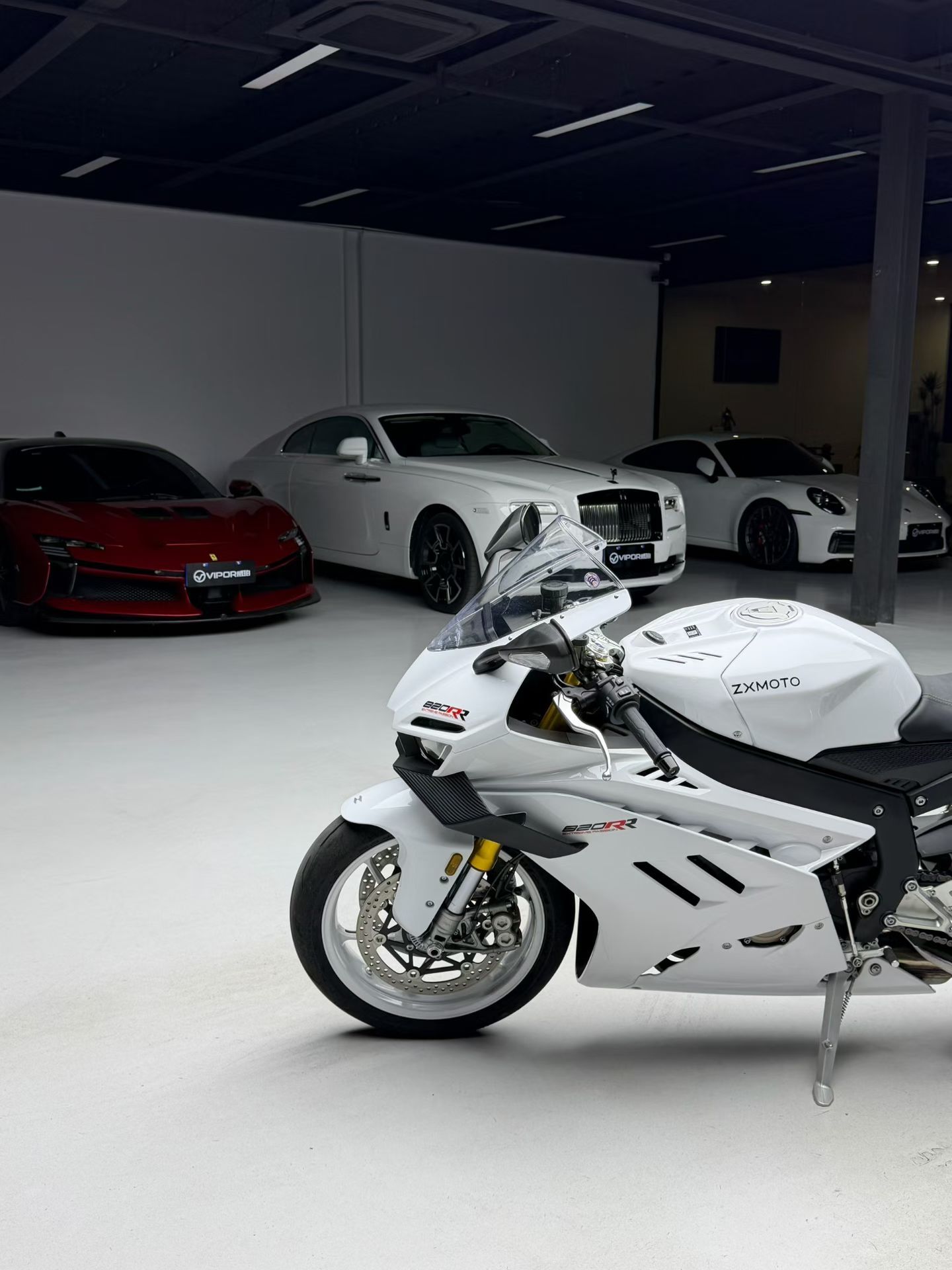 车库车卖完了…同事一上班就睡觉。