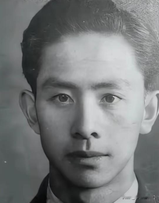 1948年，一位共产党员被捕，为了保命，他主动交代了一份12人的名单。特务们大喜