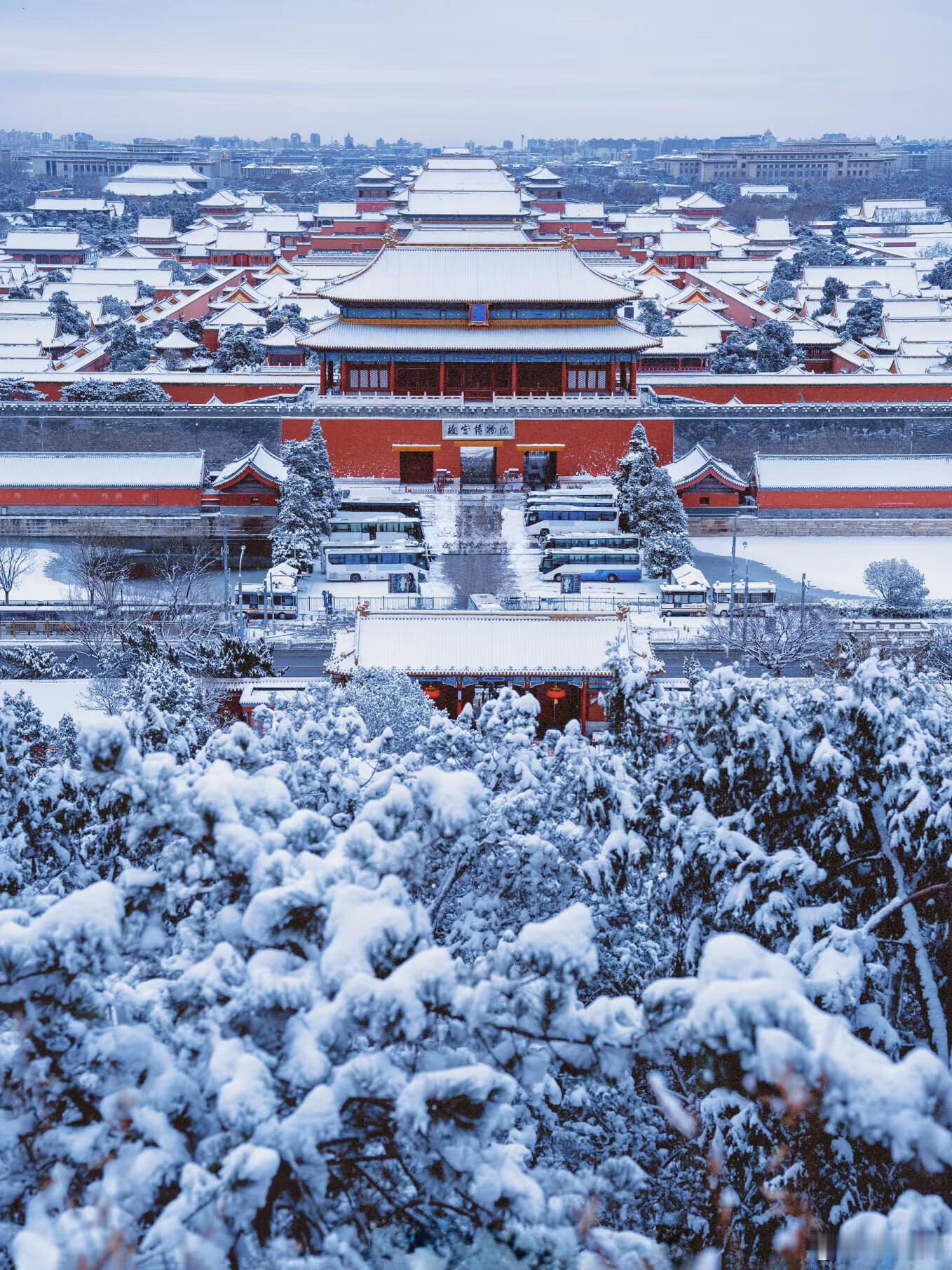 北京初雪来了不是有一句说“一下雪北京就变成北平”那雪景氛围感真的没话说，我一直都