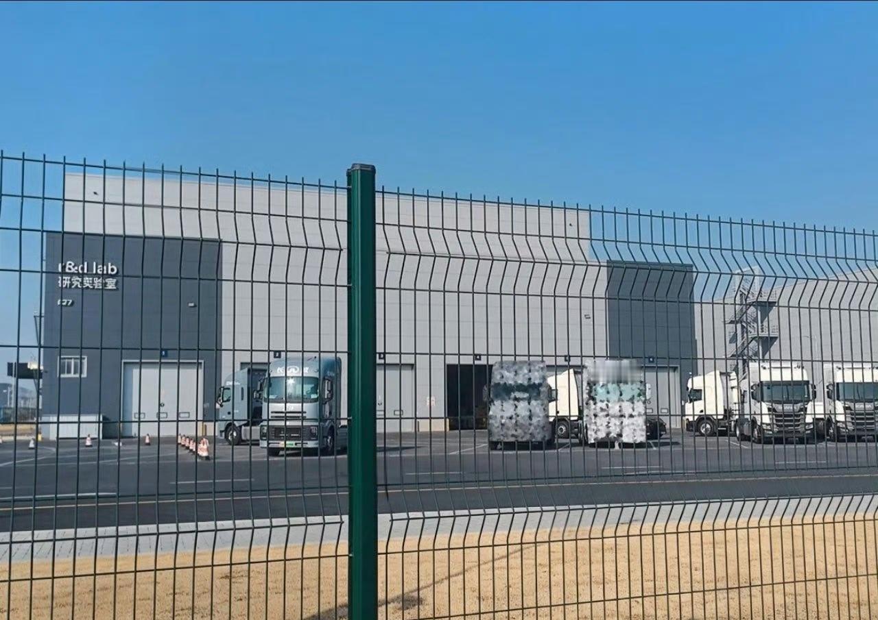 斯堪尼亚中国工厂竟然买了两辆长城的卡车用来研究！出现这种情况是非常正常的，就