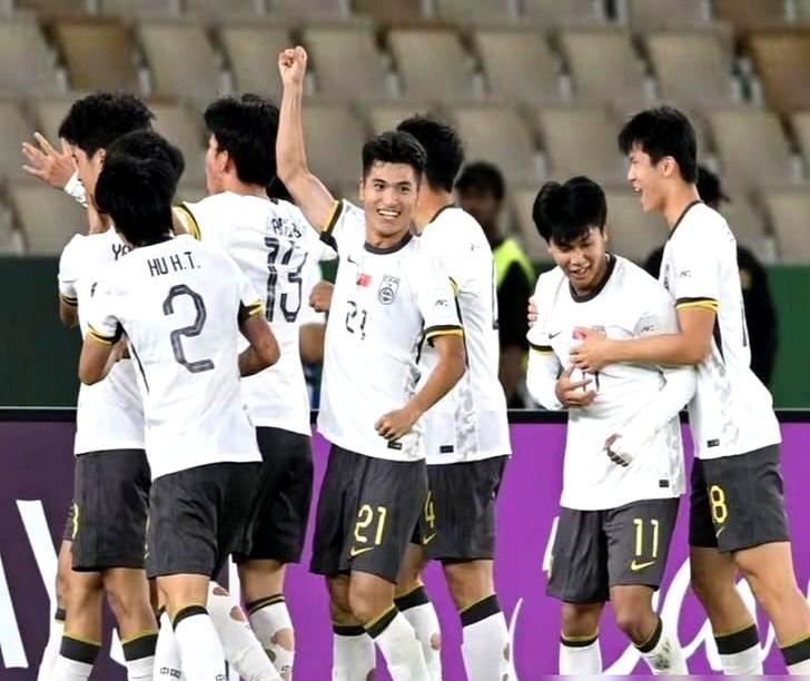 千万年薪的老将，和月薪几千的小将，9月要在日本穿同一件球衣。武磊、韦世豪可